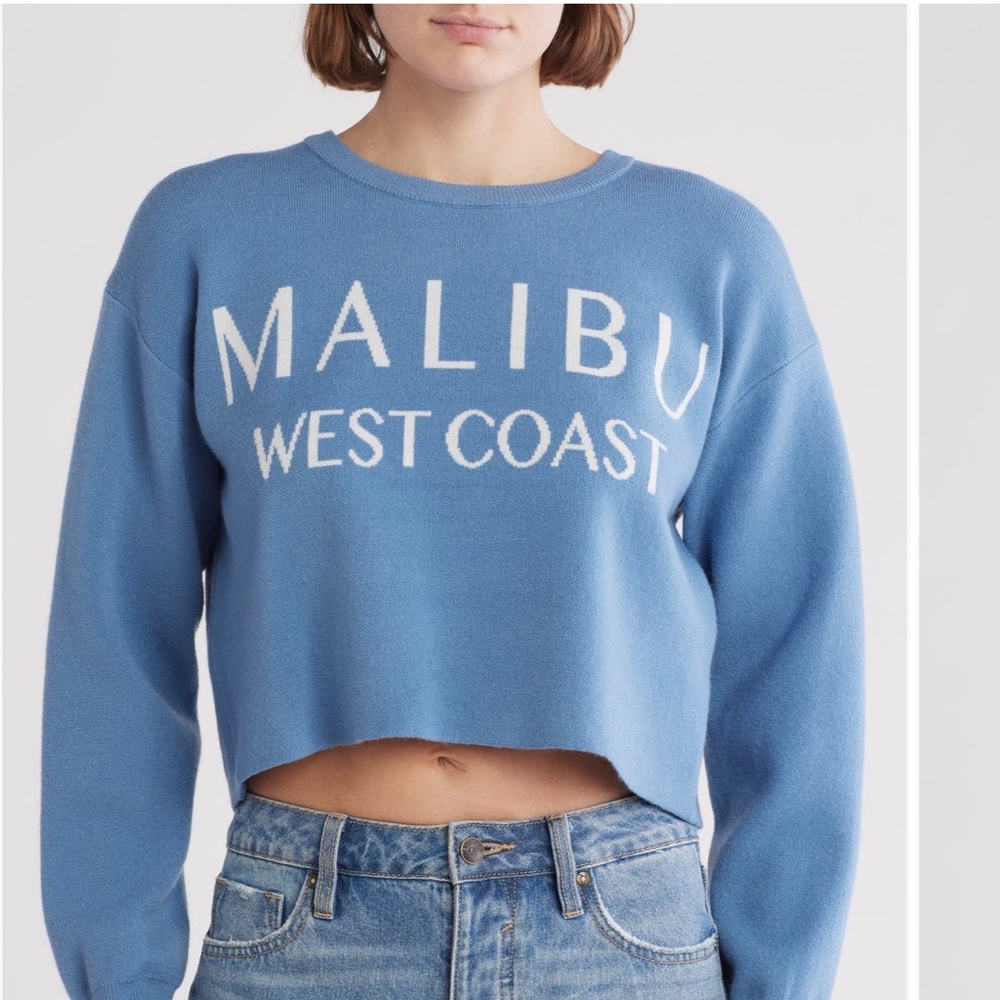 Vigoss - Adorable Cropped Oversized Soft Blue Sweater  LIKE NEW!